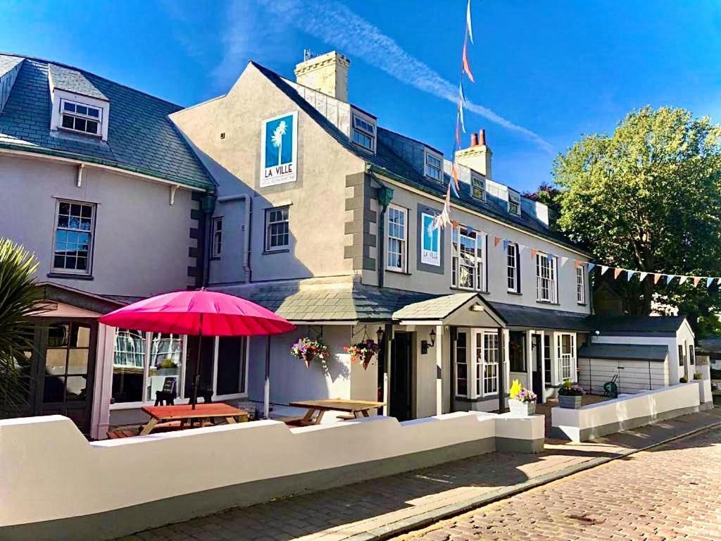 La Ville Hotel Braye Exterior photo